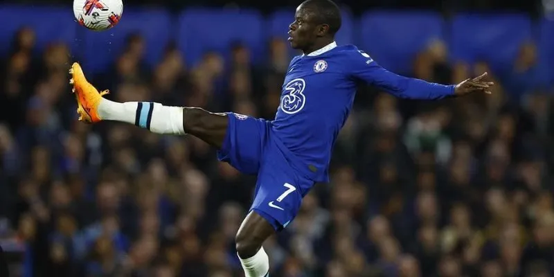 N'Golo Kanté là một trong những tiền vệ xuất sắc nhất của bóng đá 